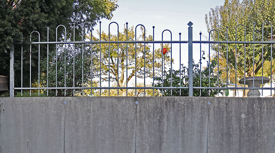 Beton ermöglicht Gestaltung (Gartenflächen hinter einer Stützwand)