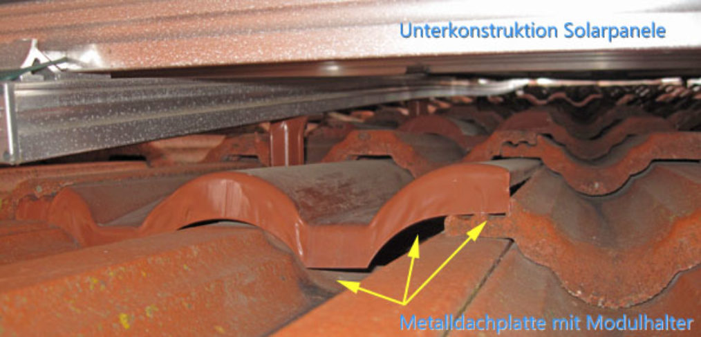 Befestigung einer Solaranlage mit Universal Metalldachplatte